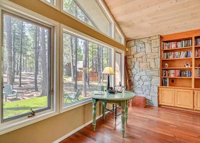 Сasa de vacaciones Forested In W/ Large Deck & Grill!